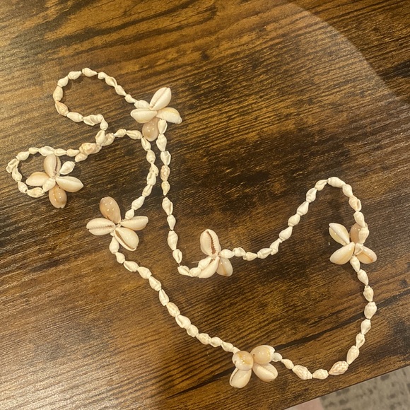 Shell necklace - Picture 2 of 2